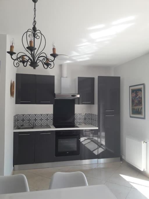 Maison Dans Une Propriete Avec Une Cour Corneilhan Ngoại thất bức ảnh