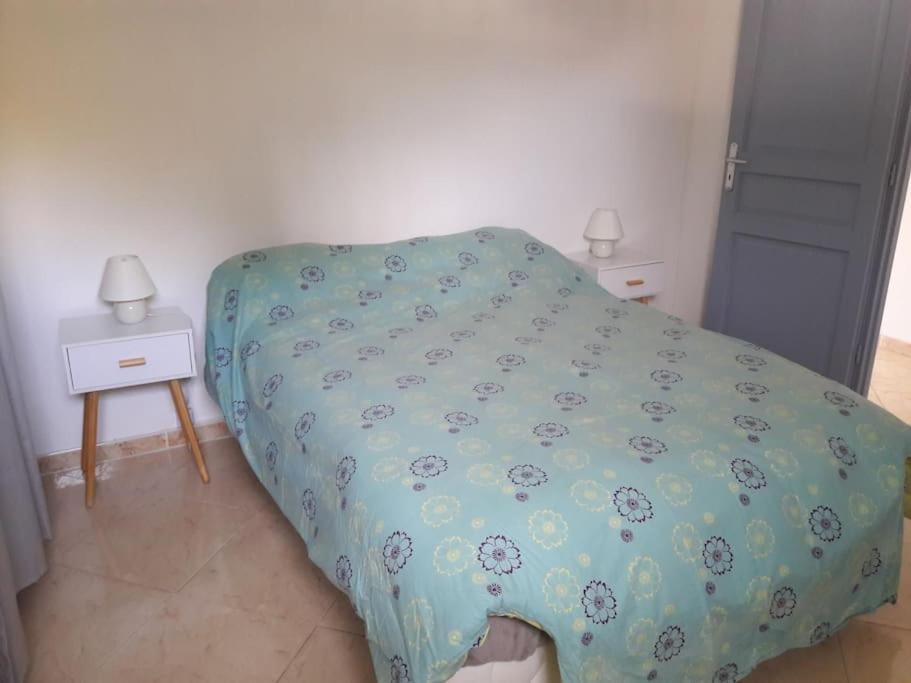 Maison Dans Une Propriete Avec Une Cour Corneilhan Ngoại thất bức ảnh