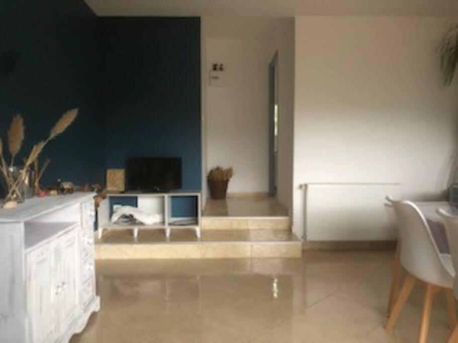 Maison Dans Une Propriete Avec Une Cour Corneilhan Ngoại thất bức ảnh